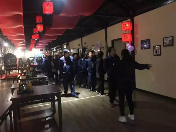 雙十一_酒_任性！全場(chǎng)半價(jià)，西安這家店也是拼了！211.jpg